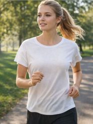 Jednolita koszulka z krókim rękawem - biały. Białe koszulki sportowe damskie Sinsay, l, bez wzorów, bez kołnierzyka, bez ramiączek. Za 25.99 zł.