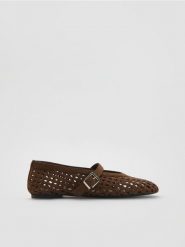 Baleriny z paskiem - brązowy. Brązowe baleriny damskie Reserved, bez wzorów, bez obcasa. Za 159.99 zł.