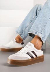 Biało-Bordowe Sneakersy w Stylu Tenisówek z Paskami Nilomira. Białe obuwie sportowe damskie Born2be, bez wzorów, z jeansu, tenisowe. Za 84.99 zł.