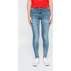 Jacqueline de Yong - Jeansy Ace. Jeansy damskie marki Jacqueline de Yong. W wyprzedaży za 59.90 zł.