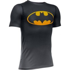Under Armour Koszulka Dc Comics Baselayer Ss Black Sunbleached Ym. Czarne koszulki sportowe męskie Under Armour, z tkaniny. W wyprzedaży za 85.00 zł.