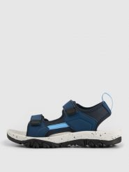 4F Sandały SVING chłopięce - granatowe 34. Niebieskie sandały chłopięce 4f, z gumy, bez zapięcia. Za 149.99 zł.