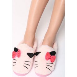 Jasnoróżowe Klapki Lonely Nights. Czerwone kapcie damskie Born2be, z materiału. Za 34.99 zł.