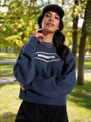 Bluza z napisem - granatowy. Niebieskie bluzy damskie Sinsay, l, bez wzorów, bez kaptura. W wyprzedaży za 22.99 zł.