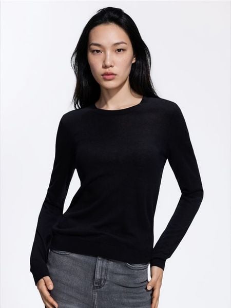 Sweter z wełną i modalem - czarny. Czarne swetry damskie Reserved, l, bez wzorów, z dzianiny, bez kołnierzyka, bez ramiączek, bez kaptura. W wyprzedaży za 89.99 zł.