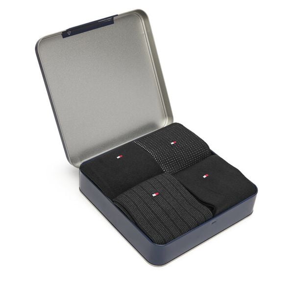 Skarpety długie Tommy Hilfiger. Czarne skarpety męskie Tommy Hilfiger, bez wzorów. Za 149.99 zł.