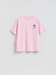 Luźny t-shirt z nadrukiem - pastelowy róż. Czerwone t-shirty damskie Reserved, l, bez wzorów, z bawełny, bez kołnierzyka. Za 39.99 zł.