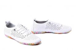 ARTIKER RELAKS 58C0572 biały, półbuty damskie. Białe półbuty damskie Artiker Relaks, na lato, bez wzorów, ze skóry, bez obcasa, bez zapięcia. Za 184.90 zł.