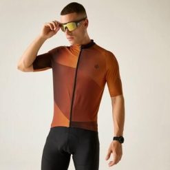 Koszulka Dare 2B Lightning Printed. Brązowe buty sportowe męskie Dare 2b, bez zapięcia, rowerowe. Za 301.50 zł.