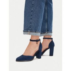 Czółenka Lasocki. Niebieskie czółenka damskie Lasocki, bez wzorów, bez obcasa, bez zapięcia. Za 229.99 zł.