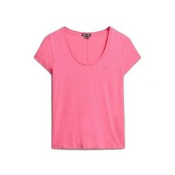 Koszulka damska Superdry Scoop. Czerwone t-shirty damskie Superdry., bez wzorów, klasyczne, bez kołnierzyka. Za 127.75 zł.