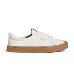 Tenisówki Cariuma OCA Low Gum Off-White Canvas. Białe trampki i tenisówki damskie CARIUMA, bez wzorów, z gumy, klasyczne, bez zapięcia. Za 314.00 zł.