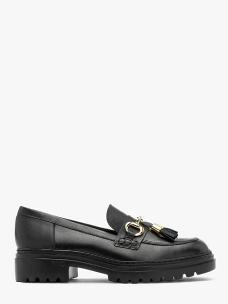 Czarne mokasyny na masywnym spodzie. Czarne mokasyny damskie Ryłko, ze skóry. W wyprzedaży za 399.99 zł.