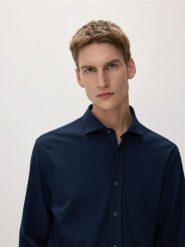 Dzianinowa koszula slim fit - granatowy. Niebieskie koszule męskie Reserved, l, bez wzorów, z bawełny, bez kołnierzyka, bez ramiączek. W wyprzedaży za 99.99 zł.