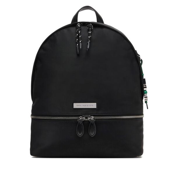 Torebka KARL LAGERFELD. Czarne plecaki damskie KARL LAGERFELD, bez wzorów. Za 999.99 zł.