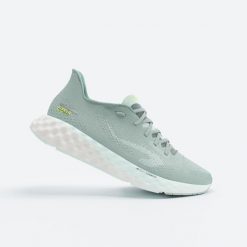 Buty do biegania damskie Kiprun KS900 Light. Białe obuwie sportowe damskie KIPRUN, bez wzorów, do biegania. W wyprzedaży za 299.99 zł.