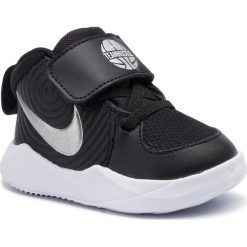 Buty NIKE - Team Hustle D 9 (Td) AQ4226 001 Black/Metallic Silver. Czarne półbuty chłopięce Nike, bez wzorów, z materiału, bez zapięcia. Za 169.00 zł.