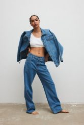 Spodnie o prostym kroju w kolorze BLUE - REFLECT. Niebieskie spodnie materiałowe damskie Marsala, bez wzorów, z denimu. Za 459.90 zł.
