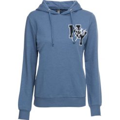 Bluza z kapturem bonprix niebieski dżins. Niebieskie bluzy damskie bonprix, bez wzorów, z kapturem. Za 59.99 zł.