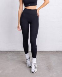 Legginsy z wysokim stanem Essential Sporty - Czarny. Czarne legginsy damskie JOY STUDIO, l, bez wzorów, z materiału, z podwyższonym stanem, długie, na fitness i siłownię. Za 243.00 zł.