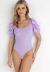 Fioletowe Prążkowane Body z Bufiastymi Rękawami Teasea. Fioletowe bluzki damskie Born2be, bez wzorów, prążkowane, eleganckie, bez kołnierzyka, bez ramiączek. Za 69.99 zł.