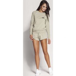 Oliwkowa Nierozpinana Bluza z Biżuteryjnym Akcentem. Zielone bluzy damskie Molly.pl, z dresówki. Za 159.90 zł.