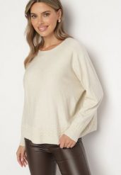 Jasnobeżowy Klasyczny Sweter z Bawełną i Wiskozą z Dekoltem w Łódkę Ciathaliea. Brązowe swetry damskie Born2be, xl, z aplikacjami, z bawełny, eleganckie, bez kołnierzyka, bez ramiączek, bez kaptura. Za 74.99 zł.