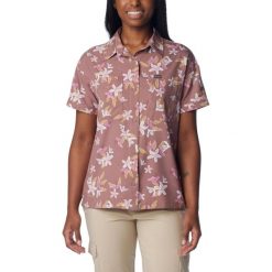 Damska koszulka turystyczna Columbia Silver Ridge Utility z krótkim rękawem. Fioletowe t-shirty damskie Columbia, s, bez wzorów, z poliesteru, bez kołnierzyka. Za 305.00 zł.