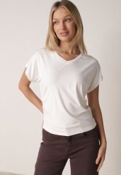 Biały T-shirt z Wiskozy z Trójkątnym Dekoltem Achiore. Białe bluzki damskie Born2be, l, bez wzorów, z jeansu, klasyczne, bez kołnierzyka, bez ramiączek. Za 79.99 zł.