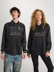 Koszulka piłkarska z długim rękawem Hummel Loose Bay. Czarne t-shirty damskie Hummel, s, bez wzorów, z materiału, bez kołnierzyka. Za 227.75 zł.
