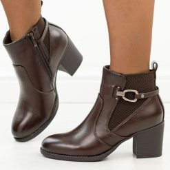Brązowe botki damskie na obcasie M.Daszyński Sa250-15. Brązowe botki damskie M.Daszyński, na jesień, z dzianiny, eleganckie, z okrągłym noskiem, bez obcasa, na obcasie, bez zapięcia. Za 259.00 zł.