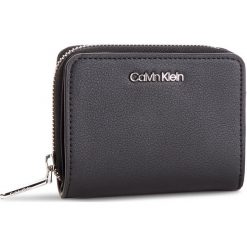 Mały Portfel Damski CALVIN KLEIN - Stitch Med Zip W/Flap K60K604857 001. Portfele damskie marki Calvin Klein. Za 279.00 zł.