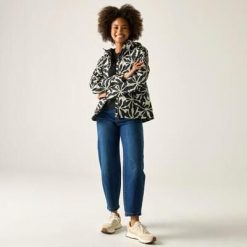 Damska wodoodporna kurtka z kapturem Bayletta. Brązowe kurtki damskie Regatta, bez wzorów, z poliesteru, z kapturem. W wyprzedaży za 229.99 zł.