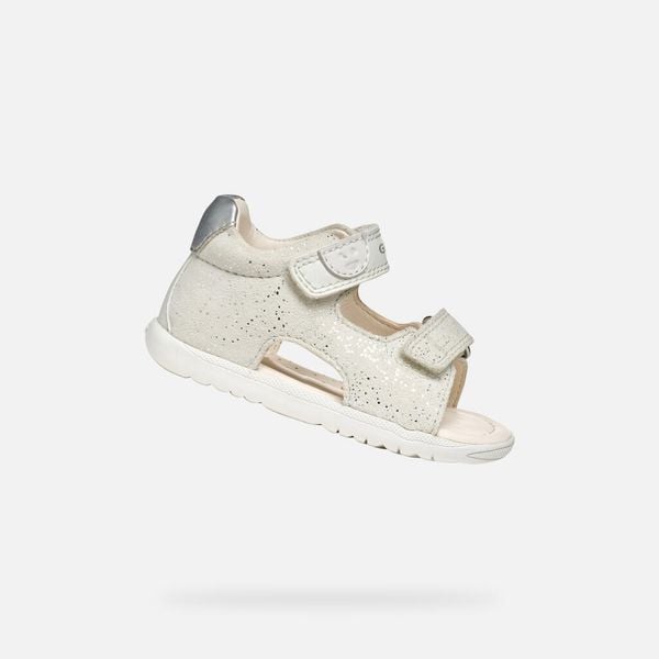 Sandały GEOX B SANDAL MACCHIA GIR Biały. Białe sandały damskie Geox, bez wzorów, ze skóry, bez obcasa, bez zapięcia. Za 219.99 zł.