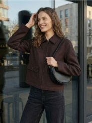 Krótka kurtka typu shacket - brązowy. Brązowe kurtki damskie Sinsay, l, bez wzorów, bez kaptura. Za 69.99 zł.