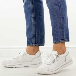 Białe skórzane półbuty damskie Jezzi 9784. Białe półbuty damskie Jezzi, na jesień, bez wzorów, ze skóry, casualowe, z okrągłym noskiem, bez obcasa, na płaskiej podeszwie, bez zapięcia. Za 229.00 zł.