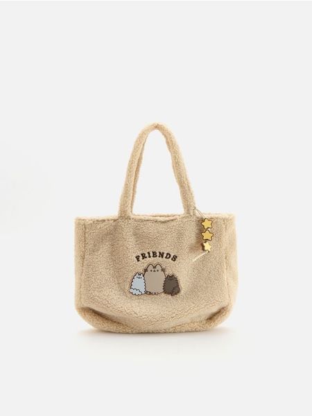Torba z imitacji baranka Pushee - kremowy. Białe torby i plecaki dziecięce Reserved. Za 69.99 zł.