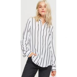 Koszula w pionowe pasy - Biały. Białe koszule damskie Cropp. Za 69.99 zł.