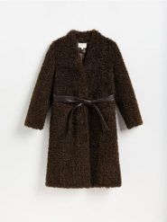Płaszcz z imitacji baranka - ciemnobrązowy. Brązowe płaszcze damskie Reserved, l, bez wzorów, bez kaptura. Za 459.99 zł.