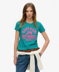 Dopasowany t-shirt z nadrukiem w reliefie. Zielone t-shirty damskie Superdry., m, bez wzorów, z bawełny, eleganckie, bez kołnierzyka. Za 169.30 zł.