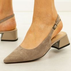 Beżowe skórzane czółenka damskie DiA 3047. Brązowe czółenka damskie DiA, bez wzorów, z jeansu, eleganckie, bez obcasa, na obcasie, bez zapięcia. Za 349.00 zł.
