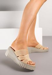 Ciemnobeżowe Klapki Vices na Koturnie z Perforacją Sarvelina. Brązowe klapki damskie Born2be, bez wzorów, z materiału, eleganckie, bez obcasa, na koturnie. Za 79.99 zł.