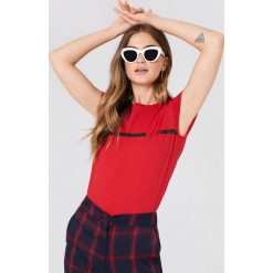 NA-KD T-shirt J'adore - Red. Czerwone t-shirty damskie NA-KD, z nadrukiem, z bawełny. W wyprzedaży za 51.07 zł.