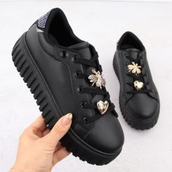 Półbuty sportowe damskie na platformie czarne NEWS 4756. Czarne półbuty damskie NEWS, bez wzorów, ze skóry ekologicznej, sportowe, bez obcasa, na platformie, bez zapięcia. Za 159.99 zł.