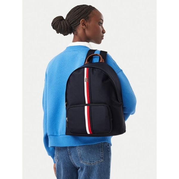 Plecak Tommy Hilfiger. Niebieskie plecaki damskie Tommy Hilfiger, bez wzorów. Za 489.99 zł.