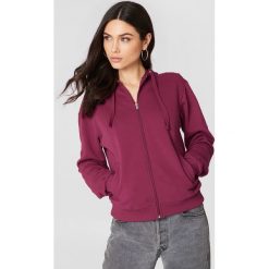 NA-KD Basic Bluza basic z kapturem - Red. Bluzy damskie marki NA-KD Basic. W wyprzedaży za 50.47 zł.