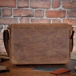 Torba Belveder Brązowa Torba Męska z Klapką Skórzana Studencka na Laptopa 15,6 Bel. Brązowe torby na laptopa męskie Belveder, bez wzorów. Za 389.90 zł.