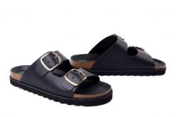 DR. BRINKMANN 700925-01 schwarz, klapki damskie. Czarne klapki damskie Dr. Brinkmann, bez wzorów, ze skóry, bez obcasa. Za 349.90 zł.