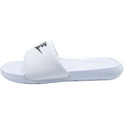 Klapki damskie Nike Victori One Slide. Białe klapki damskie Nike, bez wzorów, z materiału, bez obcasa. Za 255.00 zł.