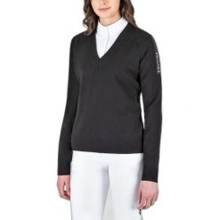 Damski sweter v-neck Equiline Cinoc. Czarne swetry damskie EQODE BY EQUILINE, na zimę, bez wzorów, bez kołnierzyka, bez ramiączek, bez kaptura. Za 634.00 zł.